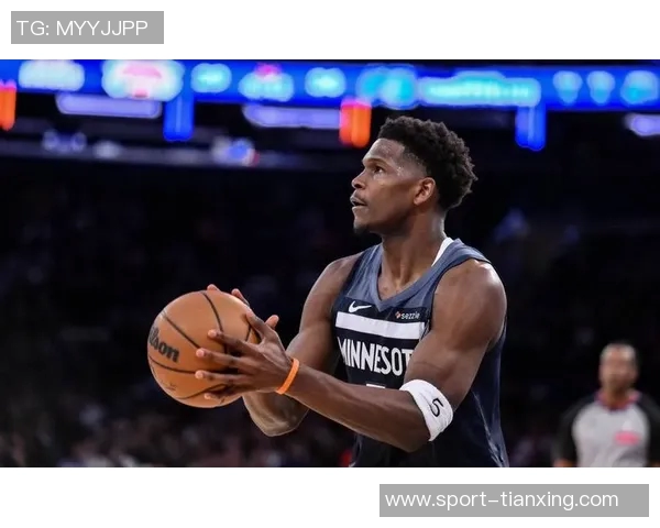 爱德华兹表现平平17投6中仅得17分贡献3篮板1断1帽令人失望 爱德华兹表现平平17投6中仅得17分贡献3篮板1断1帽令人失望