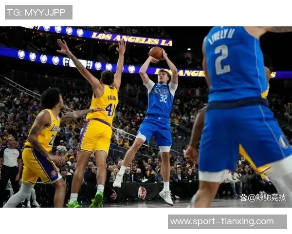 独行侠训练照曝光弗拉格与安东尼戴维斯激烈对抗展现竞争精神