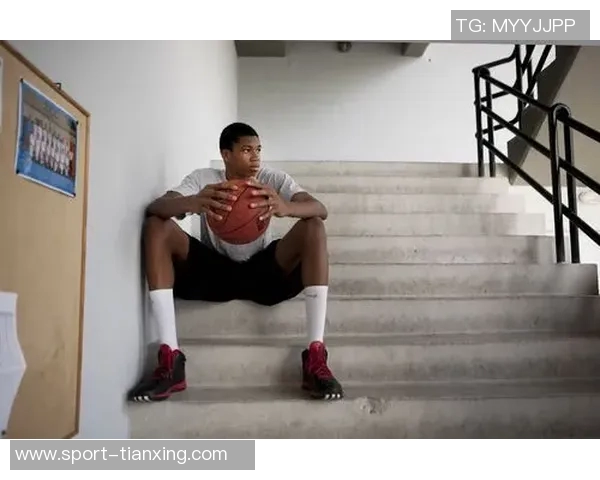 字母哥因左腹股沟拉伤遗憾退赛球迷心痛不已 字母哥因左腹股沟拉伤遗憾退赛球迷心痛不已